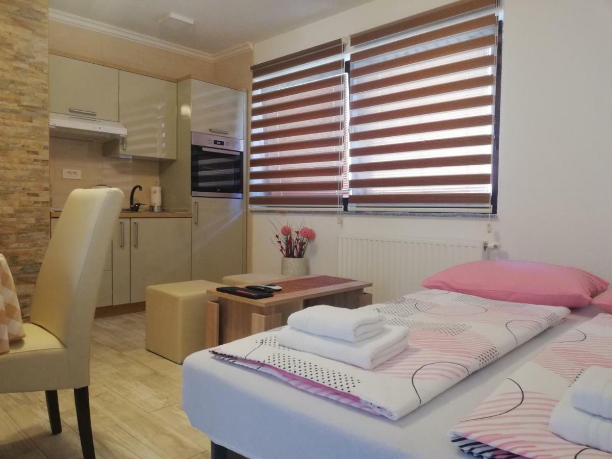Studio Apartments Una コレニツァ エクステリア 写真